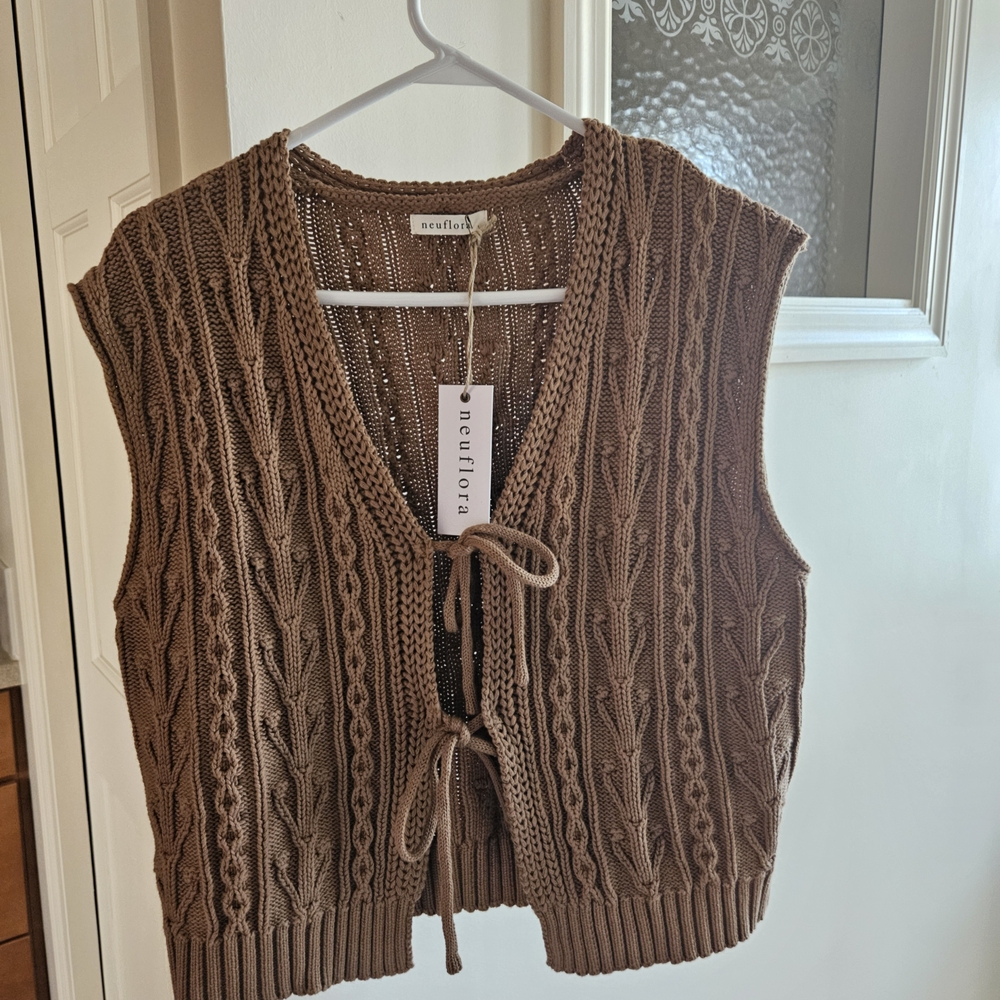 NWT Neuflora Ivy Vest Light Brown L